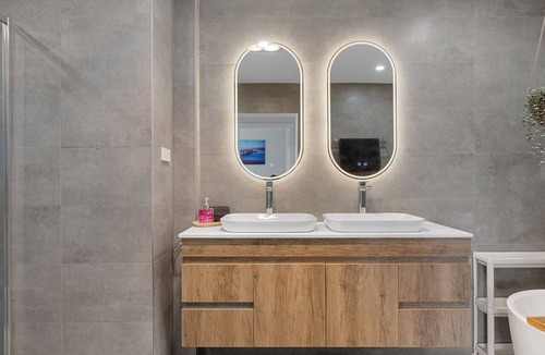 Buff Point House | Lakeside Luxury Buff Point