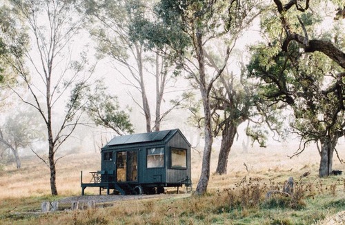 Rylstone House | Lakeside Off-Grid Cabin - Pet Friendly - Freja