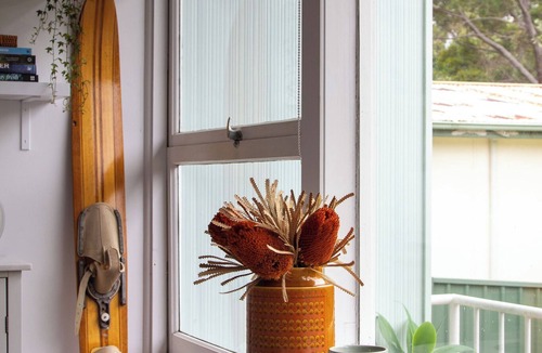 Basin View Cottage | Lakeside Retro Cottage for two