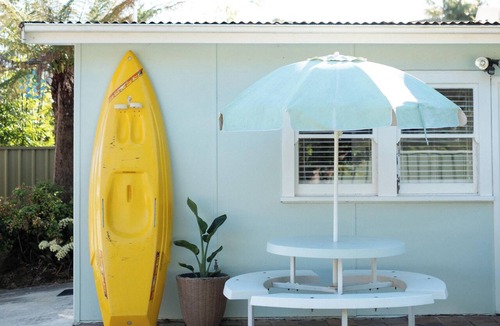 Basin View Cottage | Lakeside Retro Cottage for two