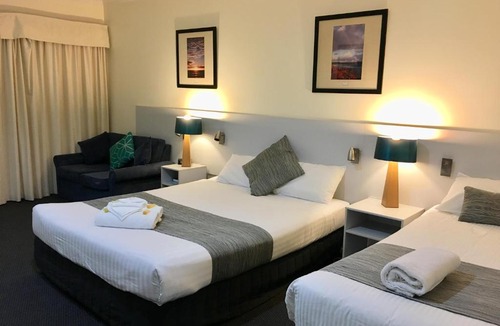 Belmont South Hotel | Lakeview Motor Inn