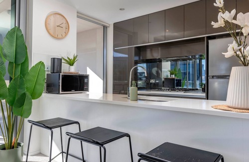 Kingston Apartment | Lakeview Sanctuary - Scenic Waterfront Views