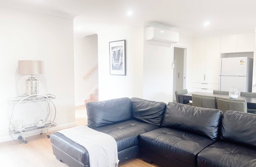Wagga Wagga Apartment | Lampe Three