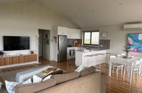 Venus Bay House | Lancaster Lodge. Pet Friendly Multi Family Retreat