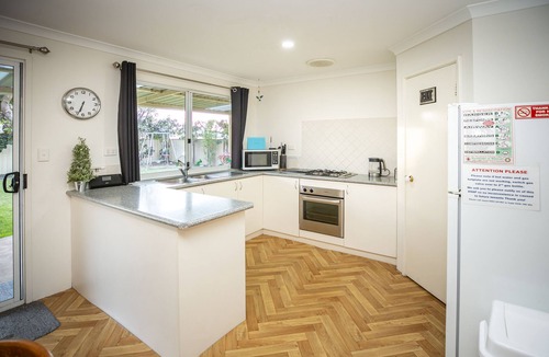 Lancelin House | Lancelin By The Dunes - Low Mid Week Rates!