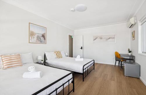 Hurstville House | Large 2-Double-Bed Room Near Hurstville Station - Shared Bathroom & Kitchen