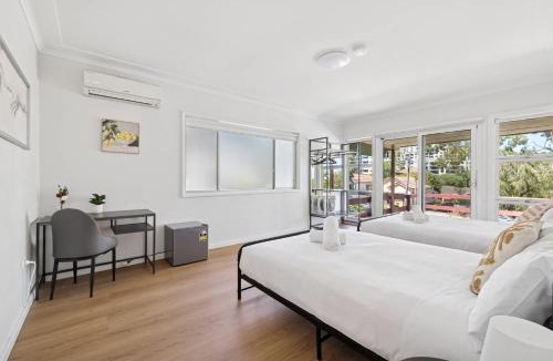 Hurstville House | Large 2-Double-Bed Room Near Hurstville Station - Shared Bathroom & Kitchen