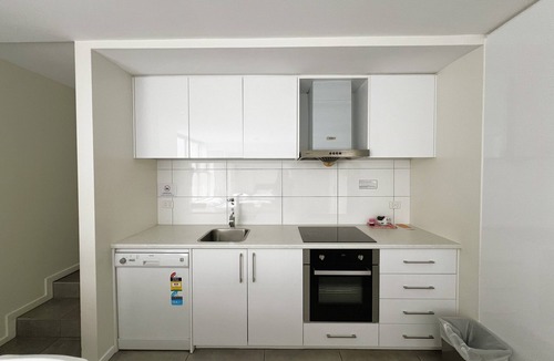 Carlton South Apartment | Large City Apartment for 6 Guests | Melbourne CBD | Free Wi-Fi & On Site Parking
