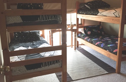 Jindabyne Cottage | Large comfortable cottage for your mountain holiday