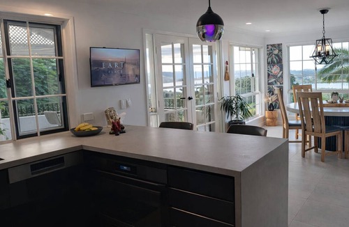 Terranora House | Large, modern, resort style property with tropical gardens, pool, volleyball.