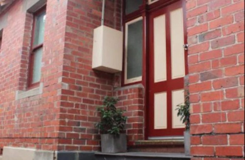 Soldiers Hill Apartment | Large Studio Apartment with spa Central Ballarat