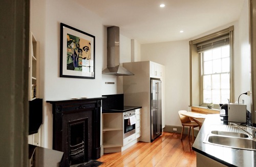 Launceston CBD Apartment | Launceston CBD Charm | 2 Ensuites & Parking