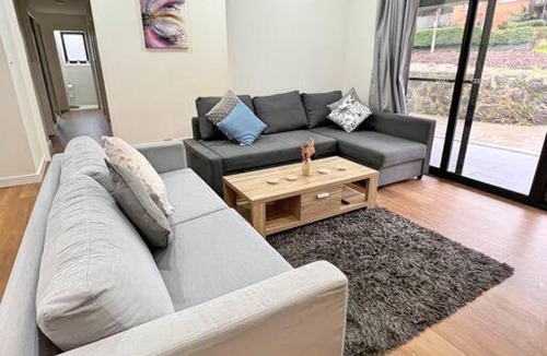 Lyons House | Lavish in Lyons - 3bd 2bth Spacious & Modern Home