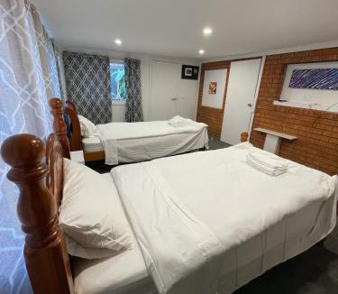 Granville House | LCF Rosehill Accommodation 3 free car parking inside property G2