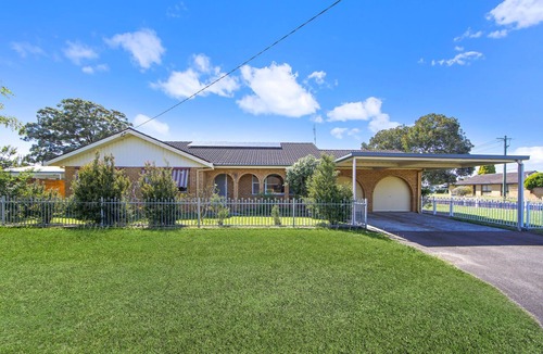 Umina Beach House | 'Le Dauphin' 2Km from beach