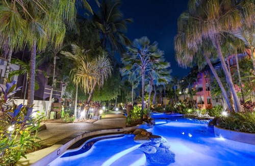 Westcourt Apartment | Leaf Luxe - 9 Pools BBQ Gym