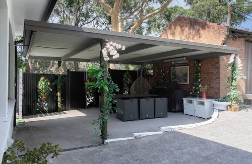 Lane Cove West House | Leafy Lane Cove Family Stay | Parking I Garden