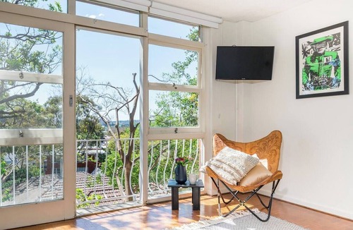 Paddington Apartment | Leafy Paddington Studio with Harbour Views