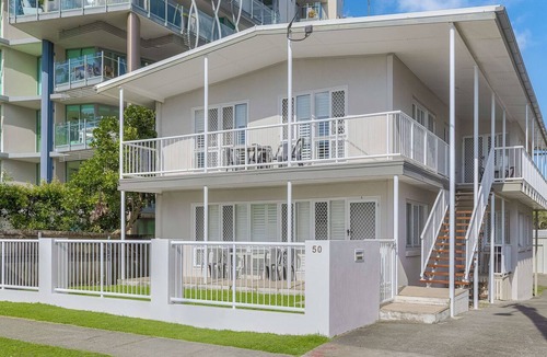 Bilinga Apartment | Legacy 4 - Bilinga North Kirra Beachfront - Min. 3 Night Stays!