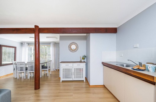 Guilderton House | Len's Lodge - Spacious Beach Home
