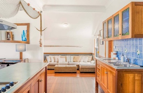 North Creek House | Lennox Beach Shack – Classic Coastal Stay Near the Beach