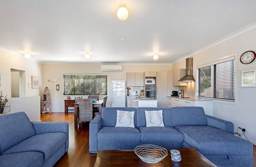 Fingal Bay House | Lentara Breeze 84 Lentara Street prestige holiday living