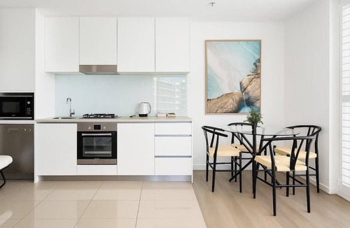 Surfers Paradise Apartment | Level 11 Ocean view Escape