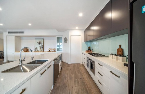 Henley Beach Apartment | Level Up Henley - Modern Comfort near Beach & Dining