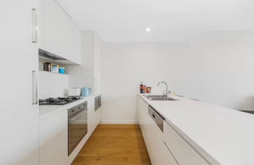 Macquarie Park Apartment | Light-Filled 2-bedroom apartment in Macquarie Park with Parking pool and gym