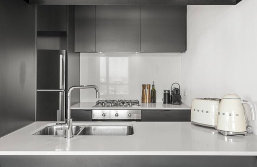 Collingwood Apartment | Light-Filled Artistic Retreat