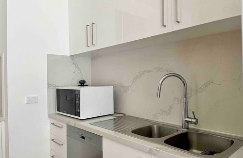 Fitzroy North House | Light Filled Fitzroy North Home + Free Parking, Balcony