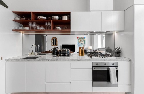 Collingwood Apartment | Light-filled Heritage Building - Smith St