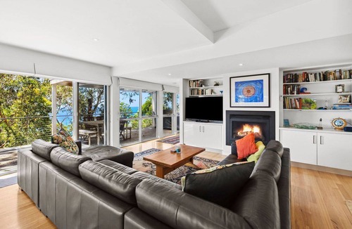 Lorne House | Light House