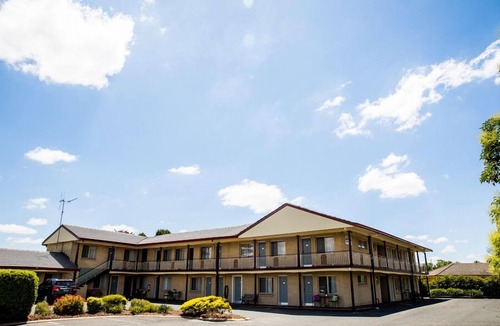 Goulburn Bed & Breakfast | Lilac City Motor Inn Standard Queen Room 10