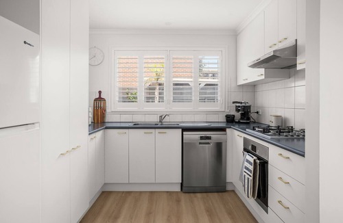 Aspendale House | Lilly Belle - double-storey townhouse