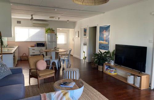 Smiths Beach House | Little Blue Shack