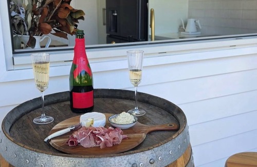 Moss Vale Cottage | Little Possum Retreat | Spa, Fire, Pet Friendly & Walkable
