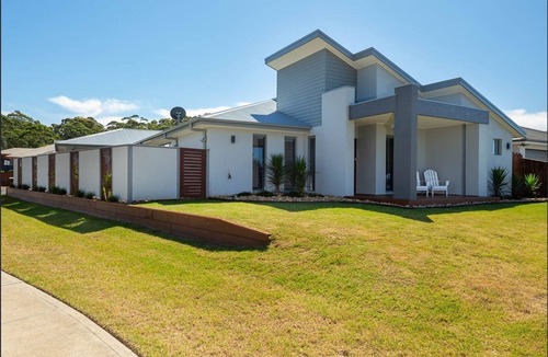 Tomakin House | Located in the prestigious Barlings Beach Estate
