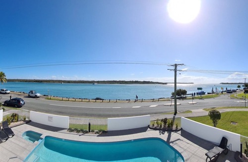 Noosaville Apartment | LOCATION DOESN'T GET ANY BETTER THAN THIS