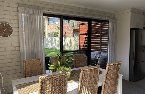 Merimbula Apartment | location location 5min walk to beach, lake, restaurants and shops