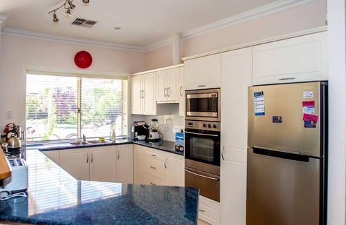 Tanunda House | `Lochnagar Barossa` - 3 En-suites - Walking distance to wineries