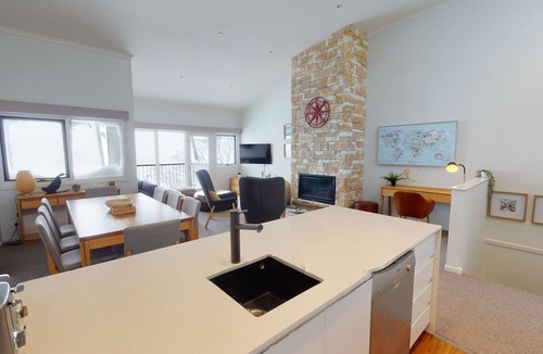 Perisher Valley Apartment | Lodge Apartment 21 - Deluxe apartment with spectacular views