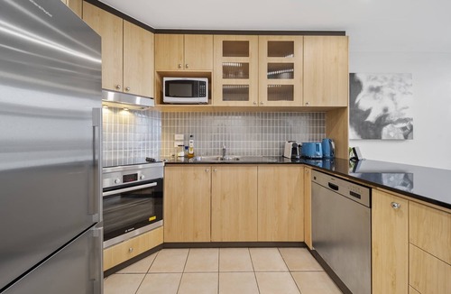 City East Apartment | Loft-Style CBD 1-Bed with Rooftop Terrace & BBQ