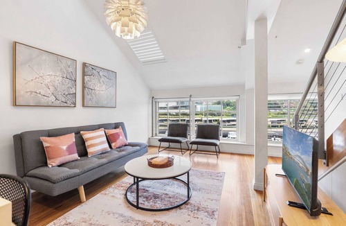 Woolloomooloo Apartment | Loft-Style Waterfront Apartment