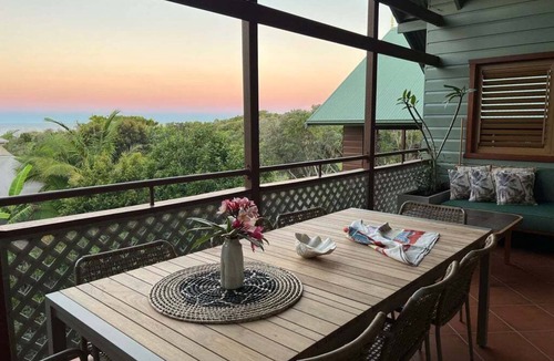 Angourie Apartment | Loloma! Luxe 4 bed, 2 bath Villa