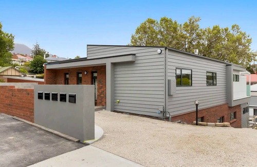 Sandy Bay Villa | Lords Retreat Three Bedroom Apartment