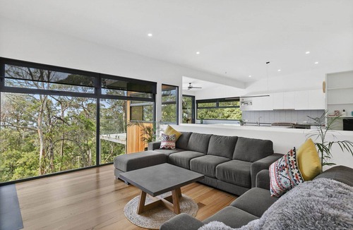 Lorne House | Lorne Hiatus