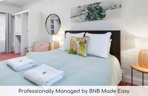Orange House | Lou's Cottage - Romantic, Country Couples Retreat