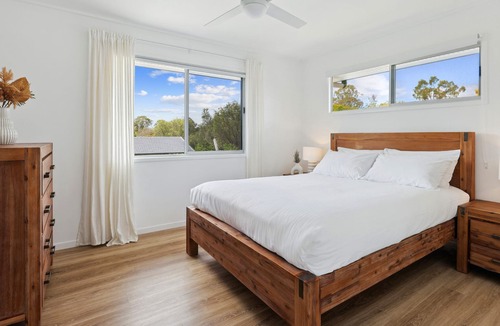 Ferny Grove House | Lovely 3-Bed Family Home with Spacious Backyard