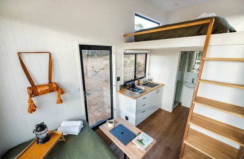 Woodvale Cabin | Lovely Tiny House with Barbecue in Maiden Gully, Victoria
